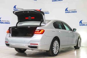 BMW Serie 7 745e - Foto 22