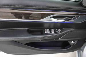 BMW Serie 7 745e - Foto 36