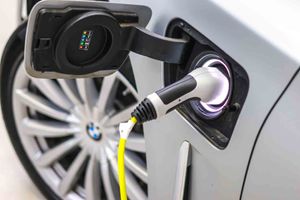 BMW Serie 7 745e - Foto 11