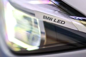 BMW Serie 7 745e - Foto 23