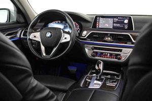 BMW Serie 7 745e - Foto 41