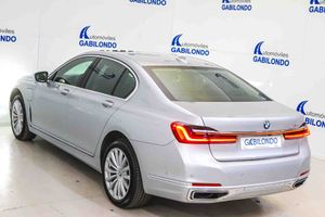 BMW Serie 7 745e - Foto 18