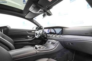 Mercedes Clase E Coupé E 220 d 4MATIC AMG Line **Techo panorámico** - Foto 46