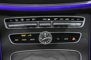 Mercedes Clase E Coupé E 220 d 4MATIC AMG Line **Techo panorámico** - Foto 43