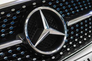 Mercedes Clase E Coupé E 220 d 4MATIC AMG Line **Techo panorámico** - Foto 10