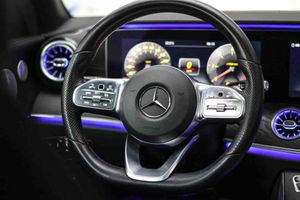 Mercedes Clase E Coupé E 220 d 4MATIC AMG Line **Techo panorámico** - Foto 29