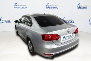 Volkswagen Jetta 1.6 TDI 105cv Advance Bluemotion Tech - Foto 3