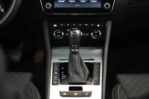 Skoda Superb L&K 1.4 TSI iV P-HEV 160kW DSG - Foto 40