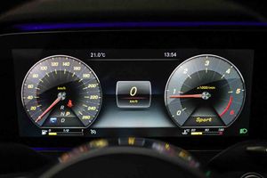 Mercedes Clase E Coupé E 220 d 4MATIC AMG Line **Techo panorámico** - Foto 38