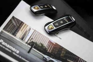 Porsche Panamera 4 E-Hybrid - Foto 79