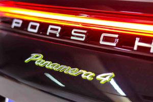 Porsche Panamera 4 E-Hybrid - Foto 13