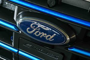 Ford Transit 2T PE L3H1 Trend Business *Eléctrico* **Caja abierta** - Foto 13