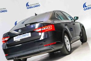 Skoda Superb L&K 1.4 TSI iV P-HEV 160kW DSG - Foto 24