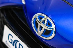 Toyota Yaris 1.5 100H Advance - Foto 8