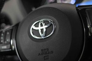 Toyota Yaris 1.5 100H Advance - Foto 32