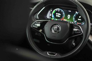 Skoda Octavia Combi 1.4 TSI 110kW/150kW DSG PHEV Ambit - Foto 35