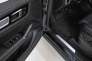 Porsche Cayenne Coupé E-Hybrid **Techo panorámico** - Foto 35