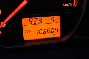 Toyota Yaris 100 Active - Foto 6