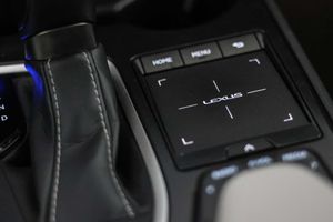 Lexus UX 2.0 250h Business - Foto 42