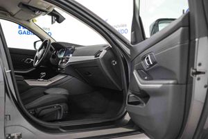 BMW Serie 3 330e Business Design - Foto 54