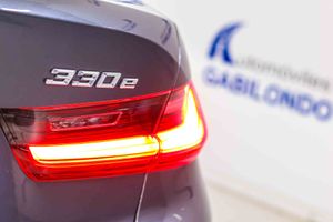 BMW Serie 3 330e Business Design - Foto 18