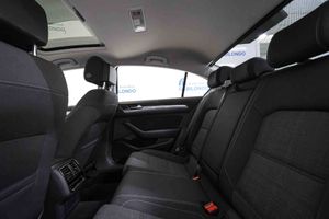 Volkswagen Passat Executive 1.5 TSI 110kW (150CV) DSG **Techo panorámico** - Foto 46