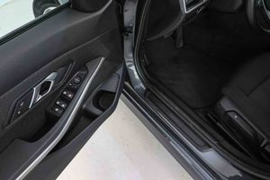 BMW Serie 3 318d Auto. - Foto 29