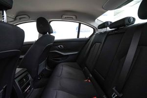 BMW Serie 3 318d Auto. - Foto 47