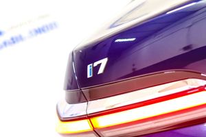 BMW i7 eDrive50 M Sport **Techo panorámico** - Foto 14