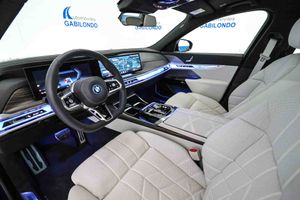 BMW i7 eDrive50 M Sport **Techo panorámico** - Foto 32