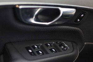 Volvo XC90 2.0 T8 AWD Recharge R-Design Auto **Techo panorámico** 7 Plazas - Foto 33