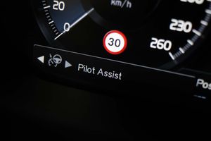 Volvo XC90 2.0 T8 AWD Recharge R-Design Auto **Techo panorámico** 7 Plazas - Foto 66