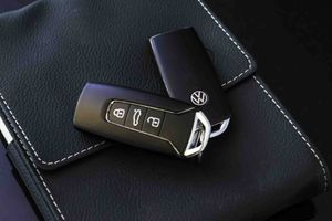 Volkswagen Touareg R 3.0 V6 TSI 340kW Tip 4M **Techo panorámico** - Foto 31