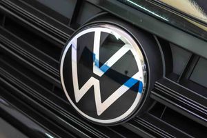 Volkswagen Touareg R 3.0 V6 TSI 340kW Tip 4M **Techo panorámico** - Foto 13