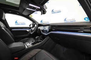 Volkswagen Touareg R 3.0 V6 TSI 340kW Tip 4M **Techo panorámico** - Foto 55