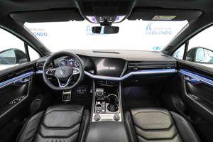 Volkswagen Touareg R 3.0 V6 TSI 340kW Tip 4M **Techo panorámico** - Foto 22