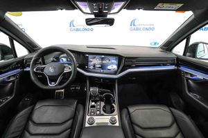 Volkswagen Touareg R 3.0 V6 TSI 340kW Tip 4M **Techo panorámico** - Foto 37