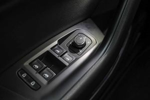 Volkswagen Touareg R 3.0 V6 TSI 340kW Tip 4M **Techo panorámico** - Foto 34