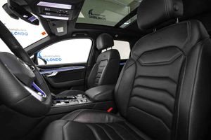 Volkswagen Touareg R 3.0 V6 TSI 340kW Tip 4M **Techo panorámico** - Foto 32