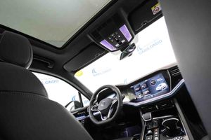Volkswagen Touareg R 3.0 V6 TSI 340kW Tip 4M **Techo panorámico** - Foto 54