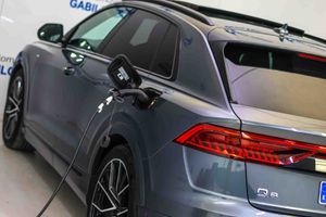 Audi Q8 55 TFSIe 280kW Black Line Pl quattro tip SLine **Techo panorámico** - Foto 10