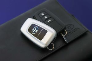 Toyota Camry 2.5 220H Advance - Foto 61
