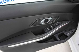 BMW Serie 3 318d Touring Auto - Foto 29