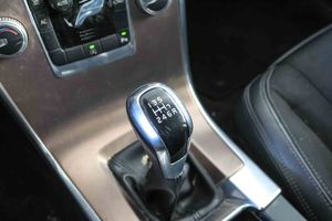 Volvo XC60 2.0 D4 Momentum - Foto 17