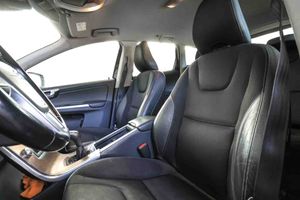 Volvo XC60 2.0 D4 Momentum - Foto 14