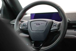 Ford Mustang Mach-E Premium AWD Ran. Están. (Bat. LFP) 232kW **Techo panorámico** - Foto 41