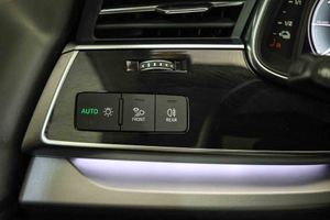 Audi Q8 55 TFSIe 280kW (381CV) quattro tiptronic **Techo panorámico** - Foto 36