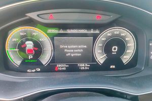 Audi Q8 55 TFSIe 280kW (381CV) quattro tiptronic **Techo panorámico** - Foto 3