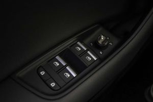 Audi Q8 55 TFSIe 280kW (381CV) quattro tiptronic **Techo panorámico** - Foto 35