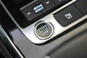 Audi Q8 55 TFSIe 280kW (381CV) quattro tiptronic **Techo panorámico** - Foto 48